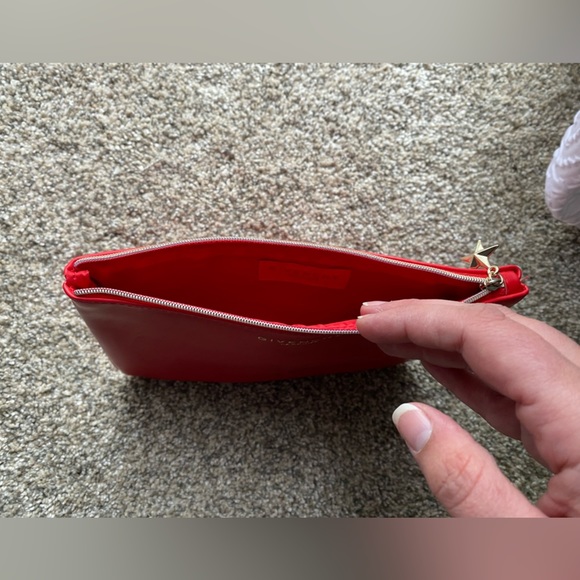 Givenchy red makeup pouch - Picture 8 of 8